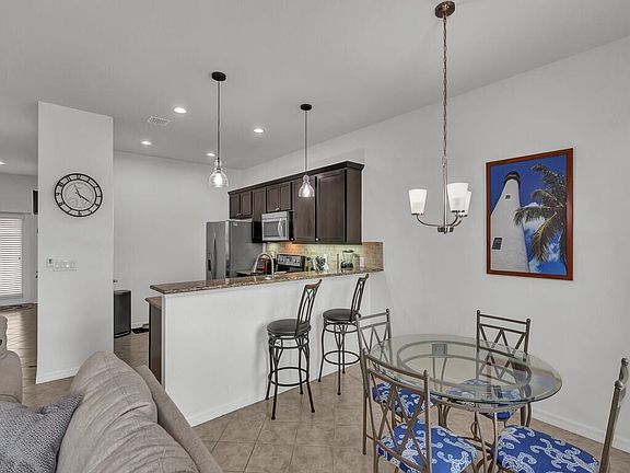 3rd image of 1070 Normandie Way