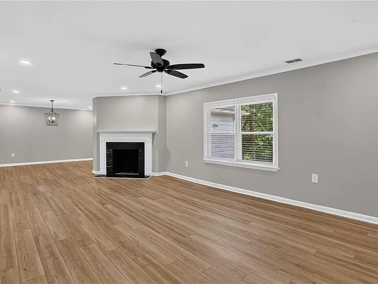 1220 Roxboro Dr NE — Photo 5