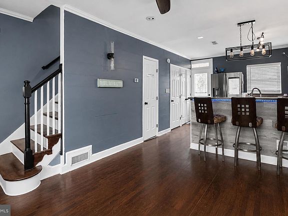 5th image of 1625 Lang Pl NE