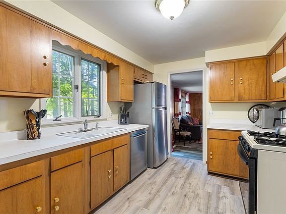 2nd image of 41 White Birch Cir