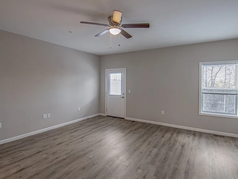 101 Missouri Ct — Photo 4