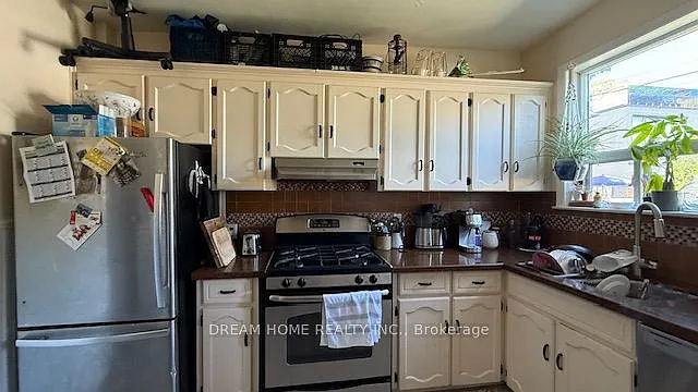 364 Harbord St — Photo 3