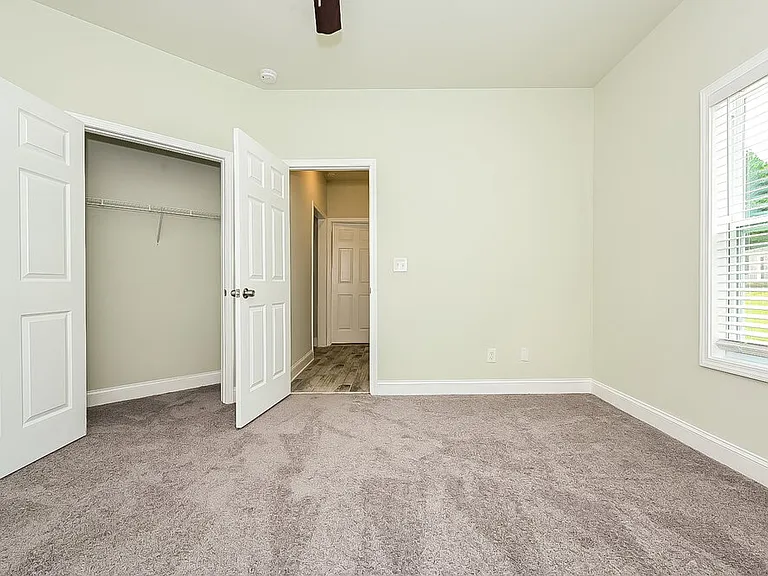 127 Hunts Mill Cir — Photo 14