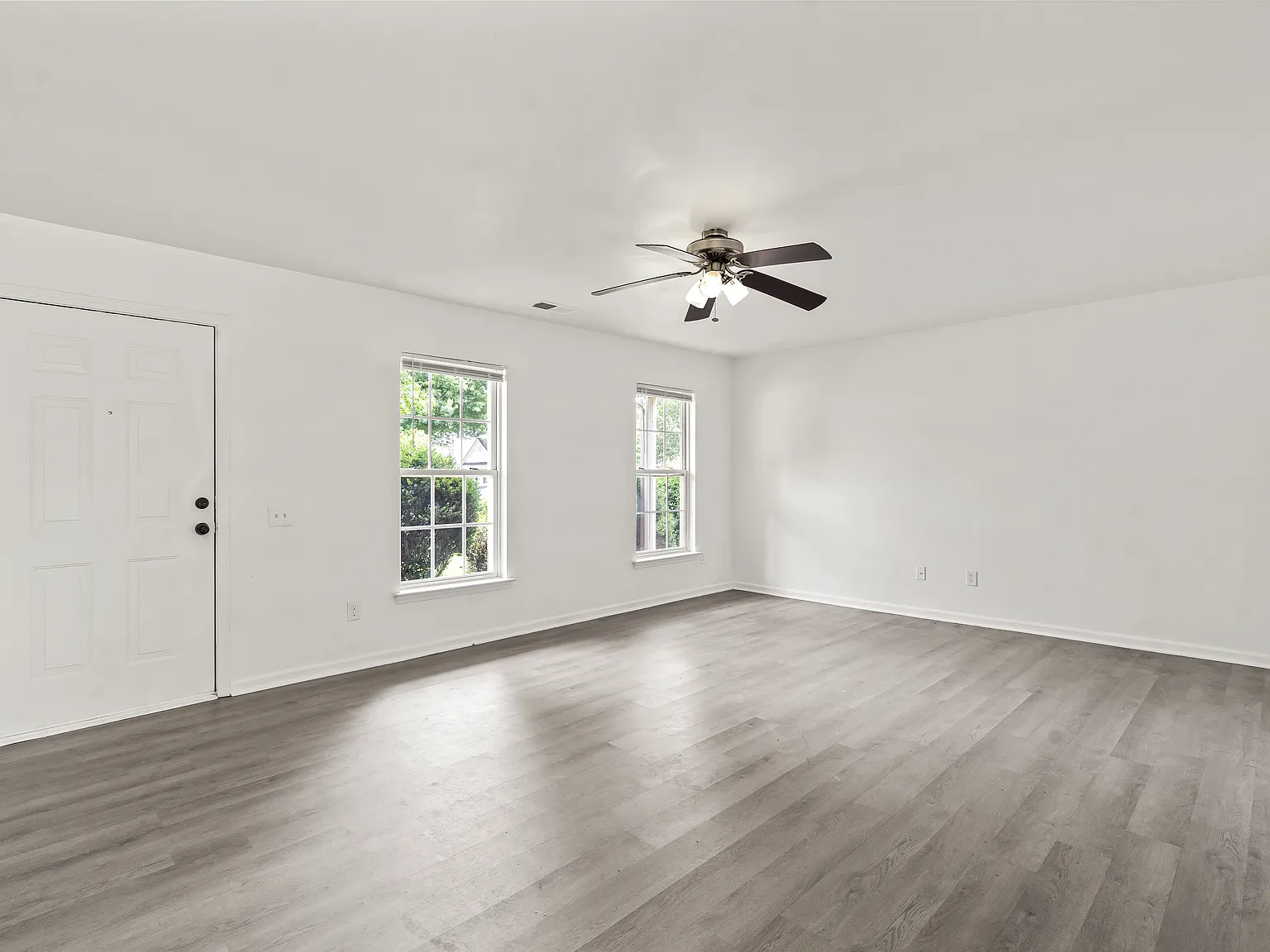4 bed, 2.5 bath, 1625 sqft, $1,995 — Photo 2