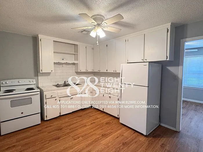 1004 Holly Dr — Photo 12