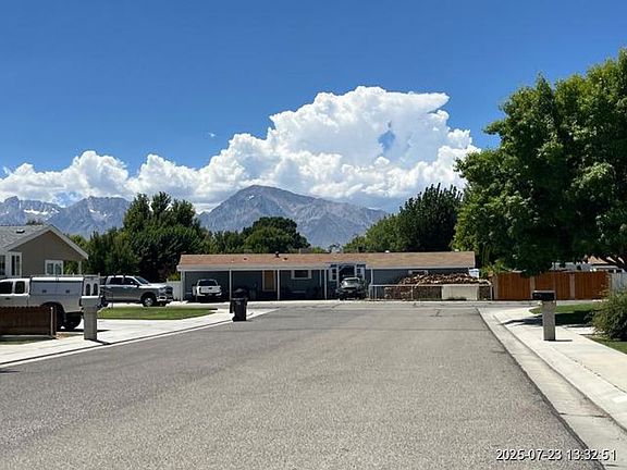 Exterior Neighborhood (street photo)