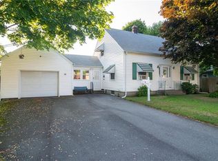 81 Metropolitan Park Dr, Riverside, RI 02915