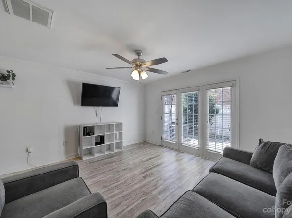 1318 Green Oaks Ln APT H, Charlotte, NC 28205