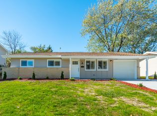 860 Woodlawn St, Hoffman Estates, IL 60169