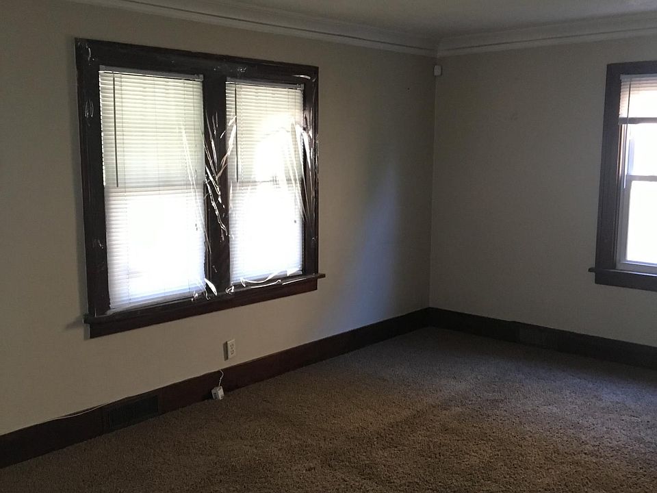 2nd image of 414 E Ewing Ave