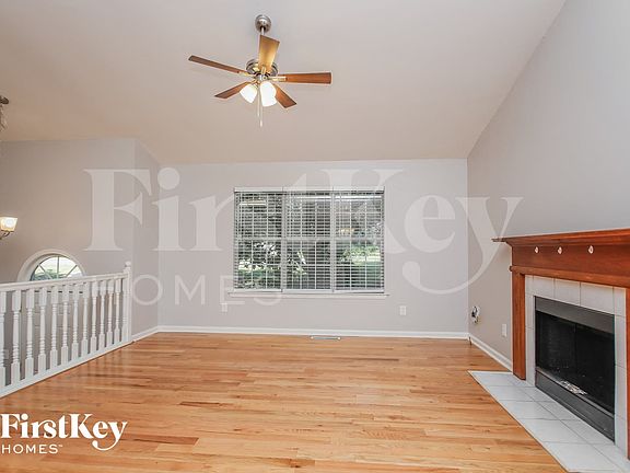 3rd image of 441 Bakers Bridge Cir