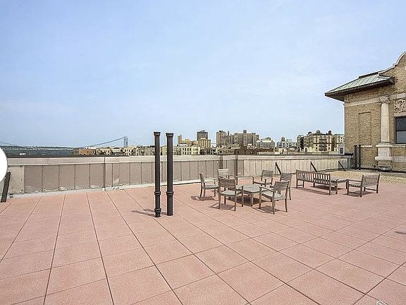 4th image of 800 Riverside Dr APT Grl
