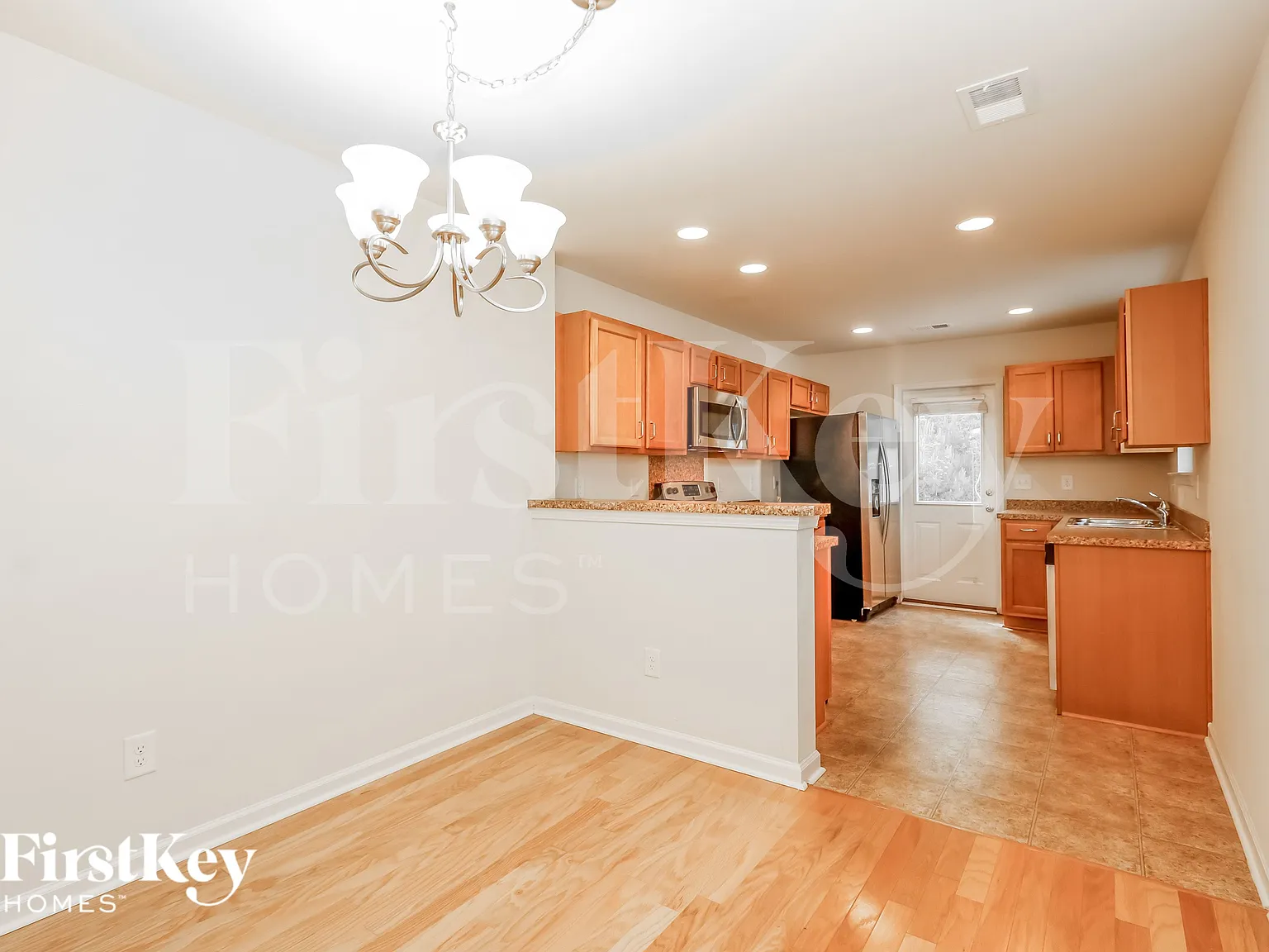 3 bed, 2.0 bath, 1246 sqft, $2,105 — Photo 4