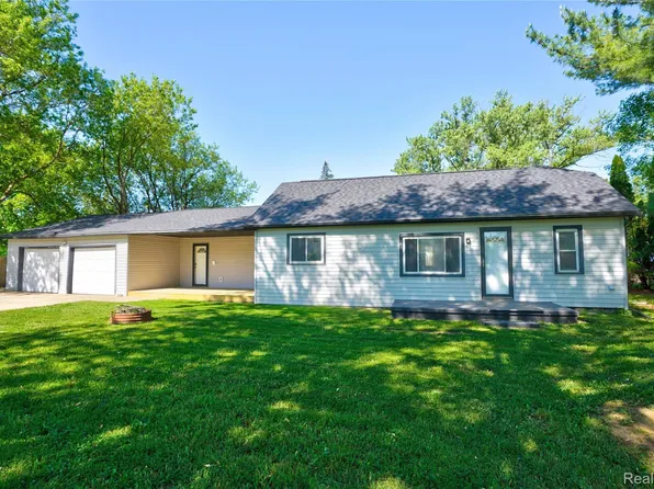 8053 Leadley Ave, Mount Morris, MI 48458