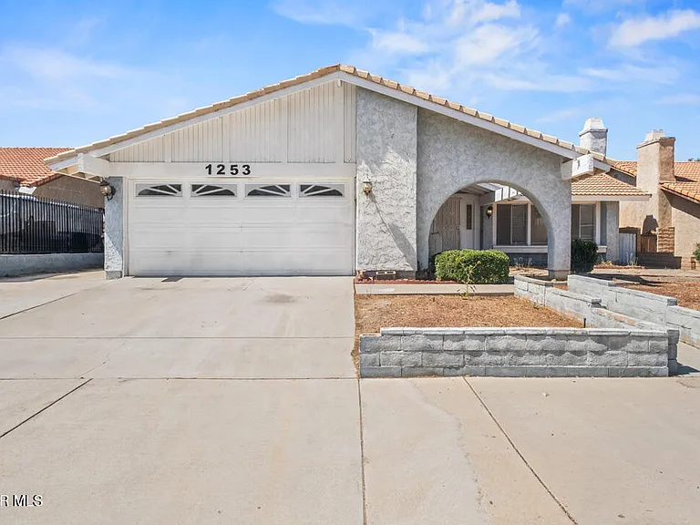 1253 Morven St — Photo 40