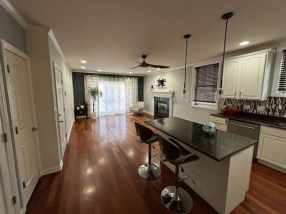 2nd image of 4610 N Ashland Ave APT 2S