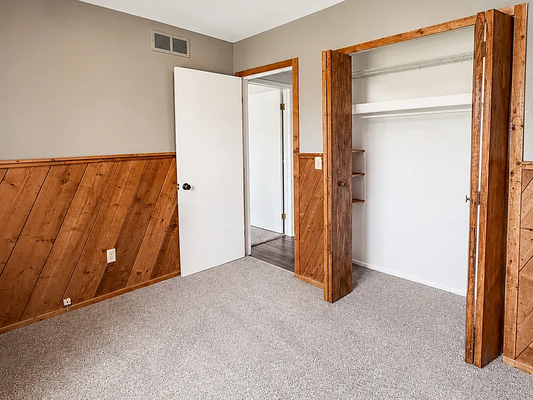 1431 Meadow Dr — Photo 10