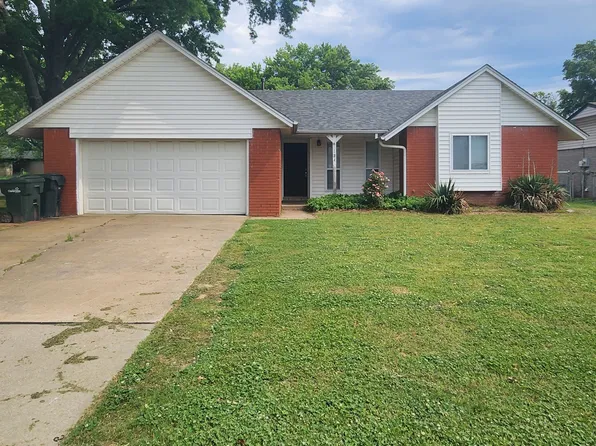 1124 W School Ct, Claremore, OK 74017