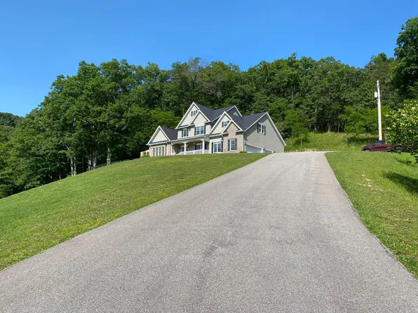 8245 Whites Creek Rd, Wayne, WV 25570