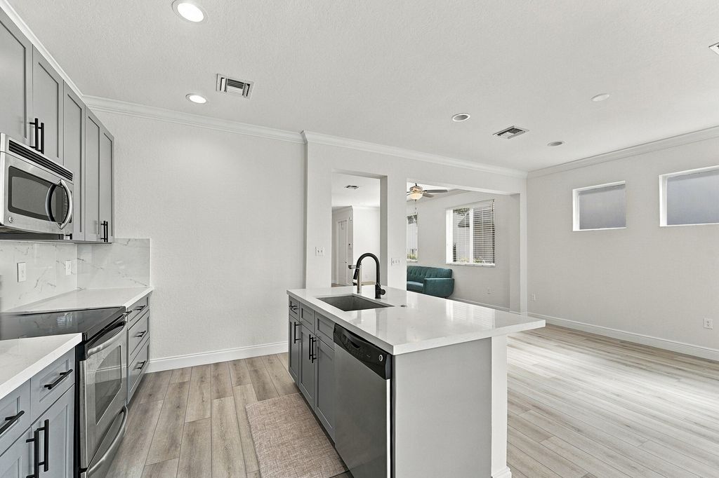 712 SE 2nd Street, photo 4