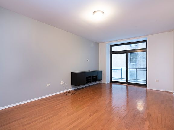 4th image of 310 S Michigan Ave Unit 807