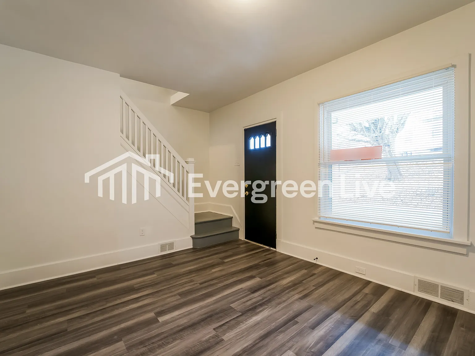 2 bed, 1.0 bath, 1044 sqft, $1,395 — Photo 2