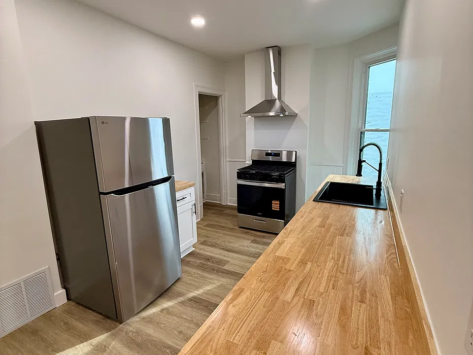 1708 E Lafayette Pl #4