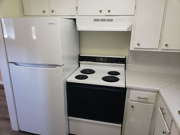 3rd image of 105 Rock Springs Dr APT C