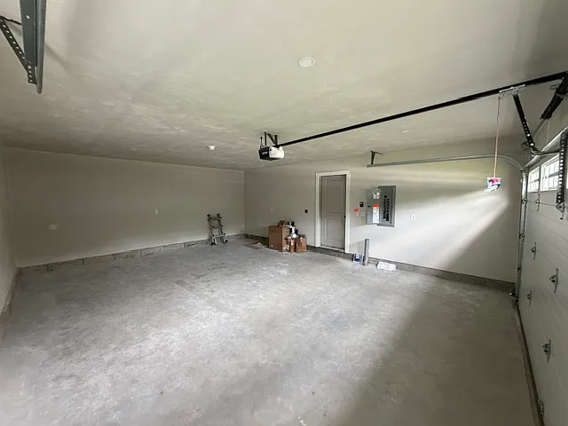 4 bed, 2100 sqft, $4,000 — Photo 3