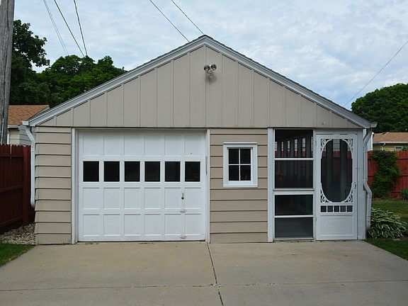 Det Garage w/ Screened Room