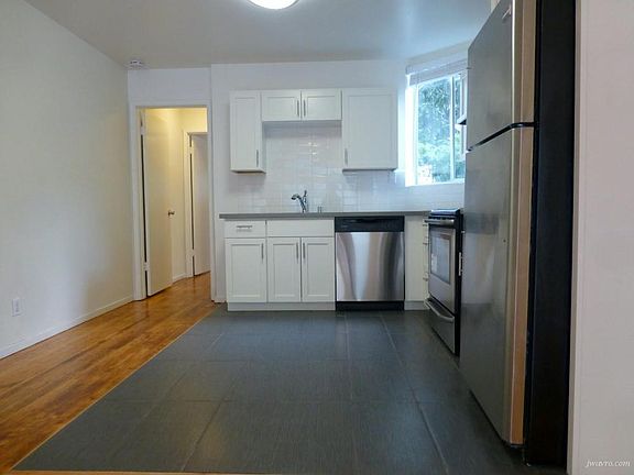 2nd image of 814 14th St APT 1