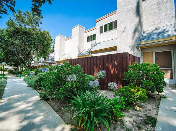 8851 Independence Ave APT 33, Canoga Park, CA 91304