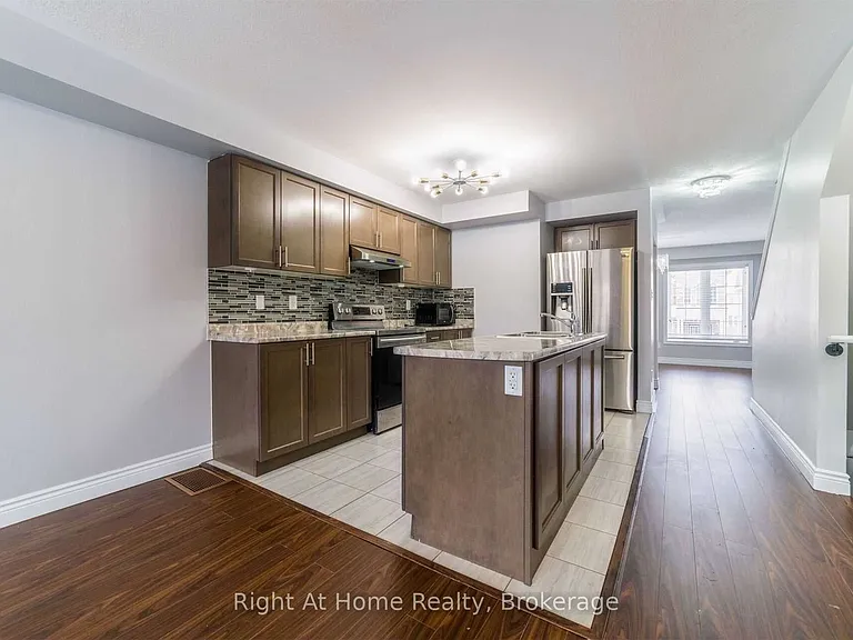 66 Knotty Pine Ave — Photo 5