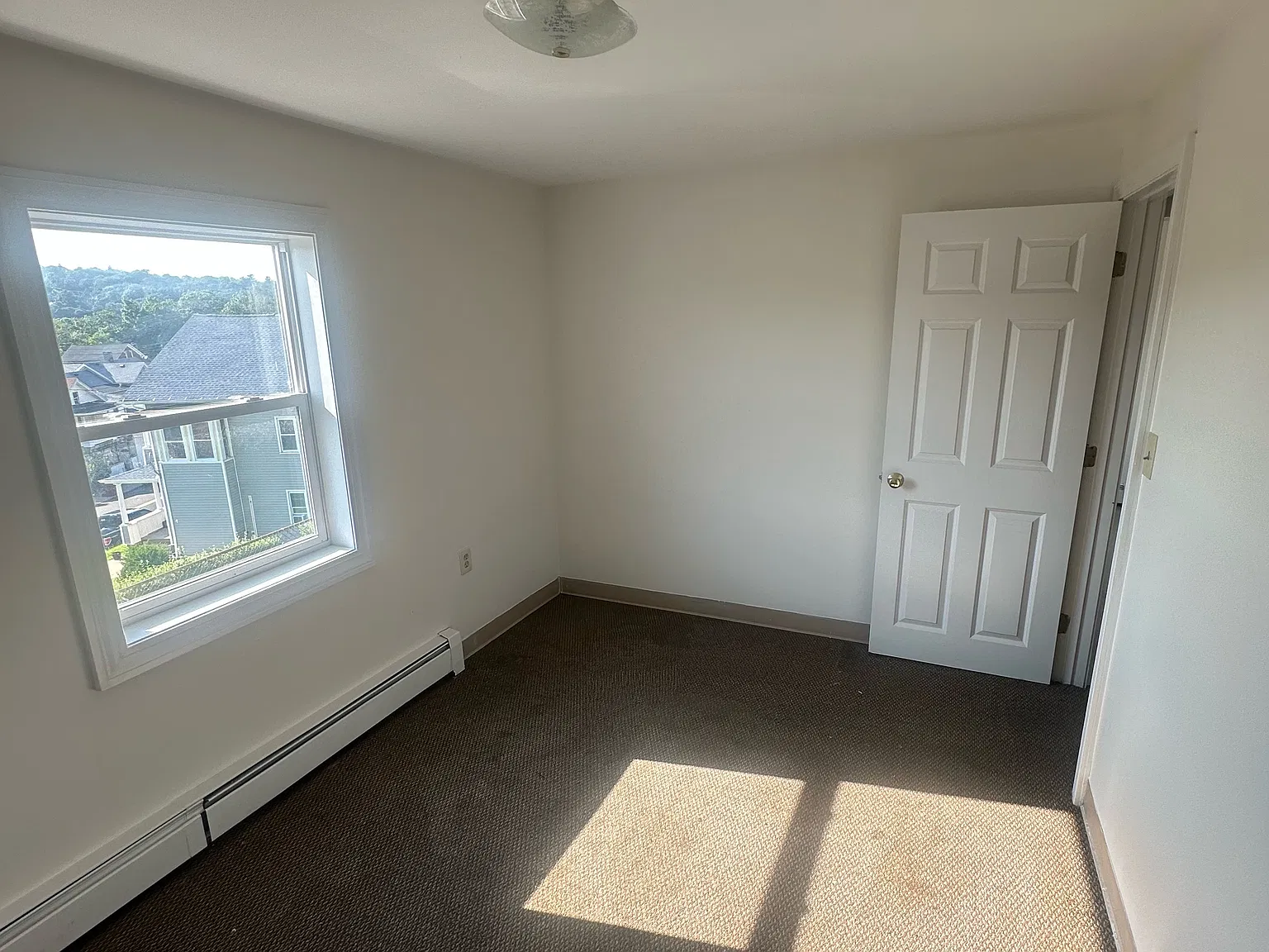 3 bed, 1.5 bath, 1100 sqft, $1,800 — Photo 3