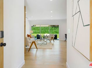 9643 Swinton Ave, North Hills, CA 91343