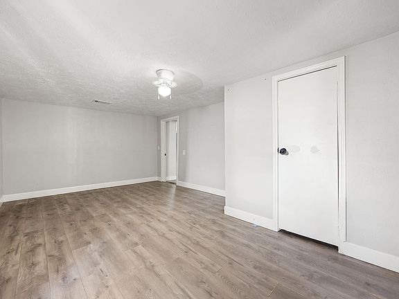 3rd image of 211 Arcadian Dr