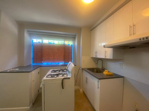 5th image of 52 Avon Pl #1