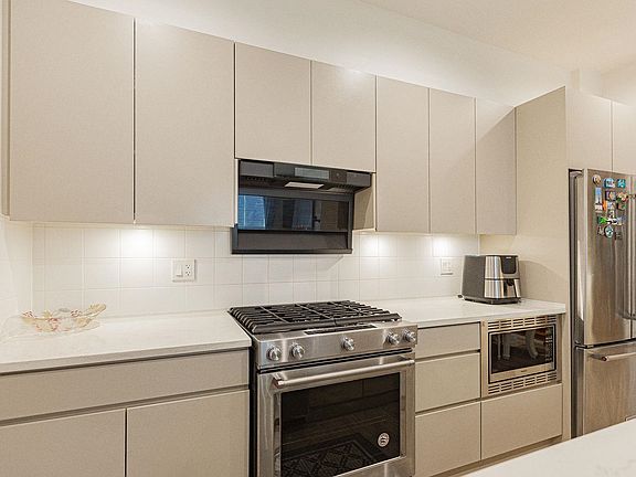 5th image of 16433 19th Ave #152