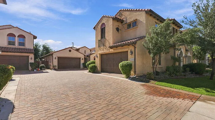 3 bed, 2.5 bath, 1953 sqft, $2,750 — Photo 3