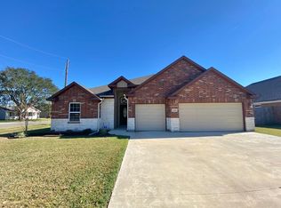 6790 Willow St, Groves, TX 77619