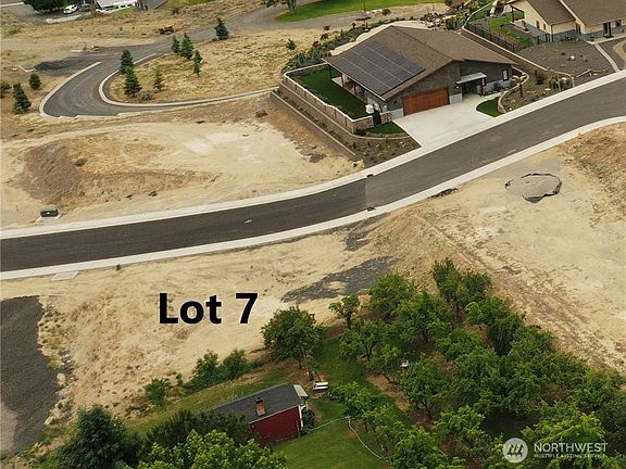 2nd image of 611 Vista Del Sol
