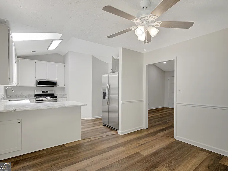 220 Fontaine Way — Photo 5