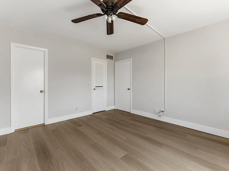 1638 Embassy Dr #208 — Photo 24