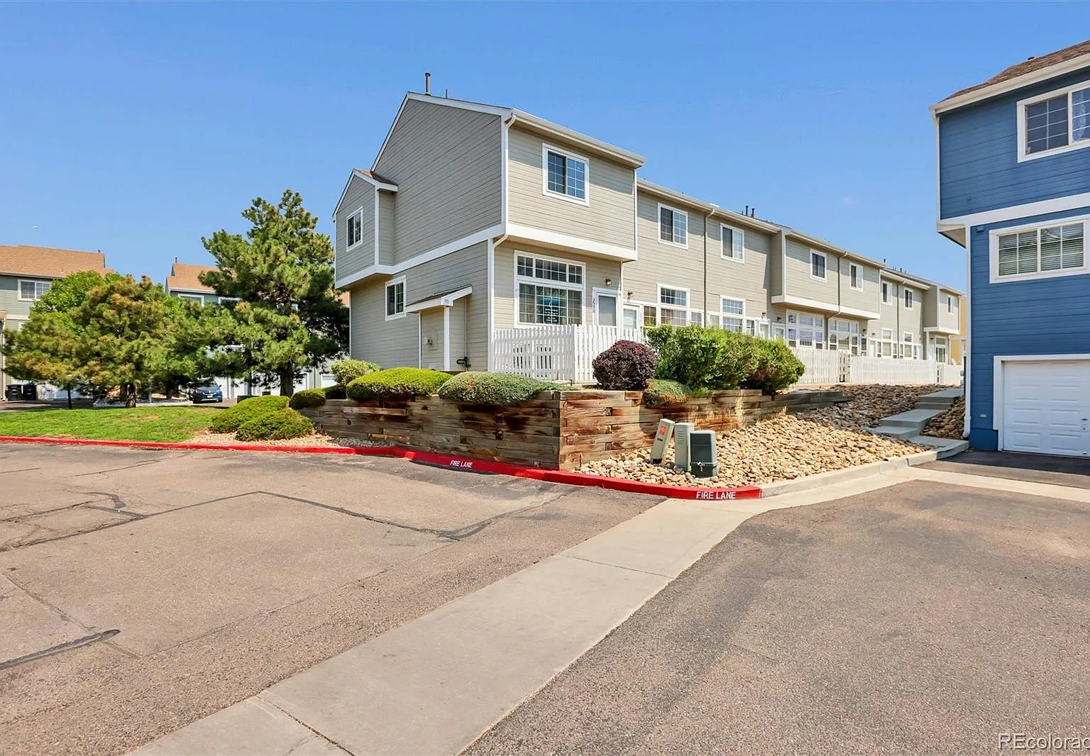 2 bed, 2.5 bath, 1148 sqft, $2,200 — Photo 1