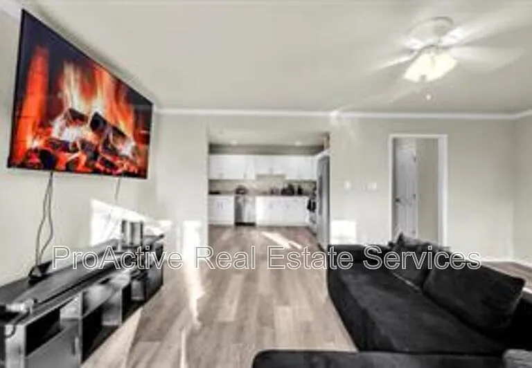 223 N 7th St — Photo 4