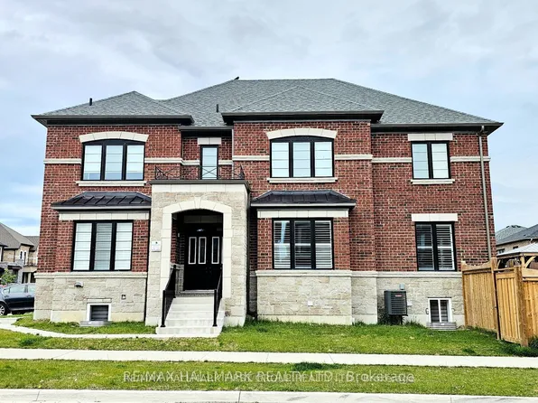 14 Arksey St, Whitby, ON L1P 0G5
