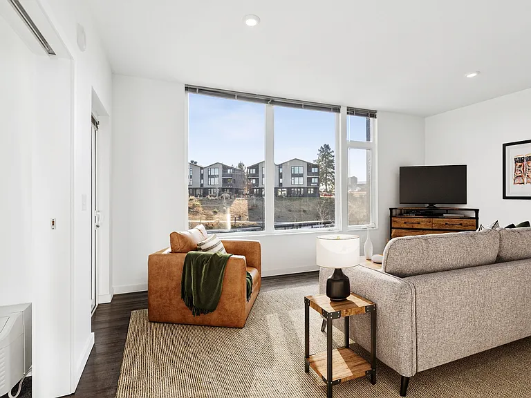 Range Apartments — Photo 13