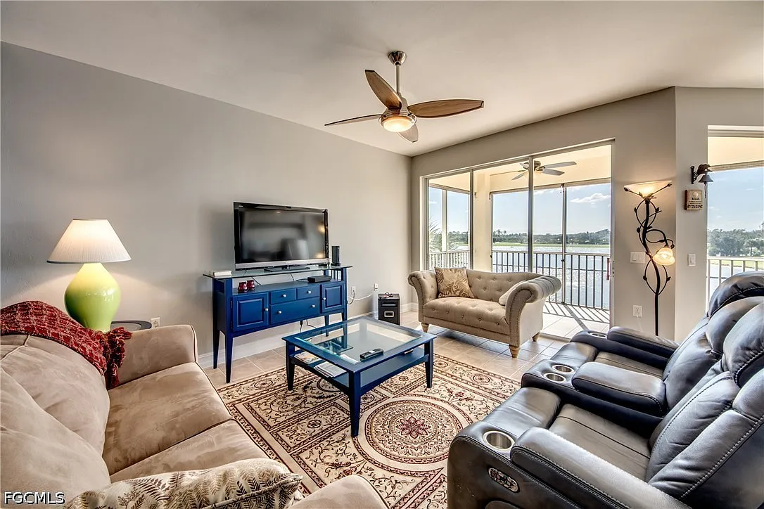 2 bed, 2.0 bath, 1283 sqft, $5,500 — Photo 2
