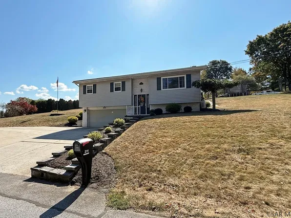 211 Sanrue Dr, Johnstown, PA 15904