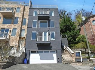 3 Oakdene Ter #3, Edgewater, NJ 07020